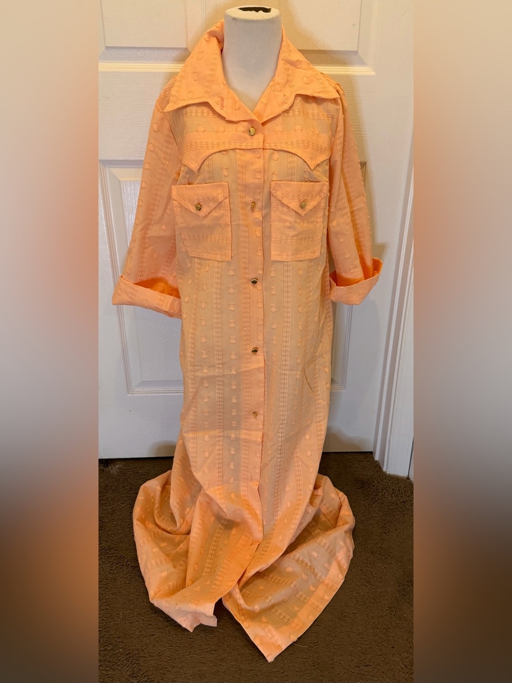 NWT Vintage 1970’s ILGWU Peach Eyelet Western Boho Button Up Maxi Shirt Dress 14 - Picture 2 of 10